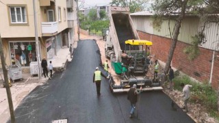 Gürsuda 36 saatte sokağın asfaltı yenilendi