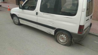 Hafif ticari araç ve motosiklet çarpıştı: 1 yaralı
