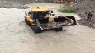 Hakkaride askeri araç Zap suyuna uçtu: 9 asker hafif yaralı