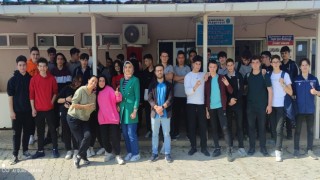 Harçlıklarını biriktirip sokak hayvanlarına mama aldılar