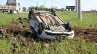 Hasta taşıyan araç otomobille çarpıştı, şarampole uçtu: 4 yaralı