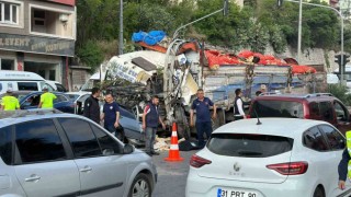 Hatayda freni patlayan kamyon araçlara daldı: 3 ölü, 20 yaralı