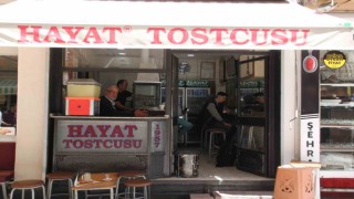 Hayat markasını hatıra diye sakladıkları evraklar korudu