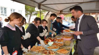 Hayır çarşısının geliri depremzede öğrencilere