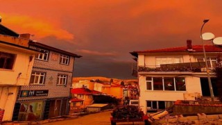Hisarcıkta gökyüzü kızıla boyandı