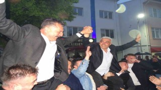 Hisarcıkta seçim kutlamaları