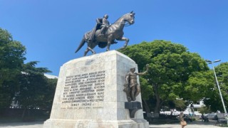 İBBnin korumaya aldığı İsmet İnönü heykelinin tarihi caminin üzerine inşa edildiği ortaya çıktı