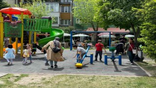 İdari tatil ile parklarda çocuk cıvıltısı hakim oldu