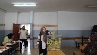 Iğdırda oy kullanma işlemleri devam ediyor
