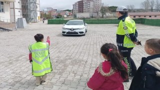 İlçelerde öğrencilere trafik güvenliği eğitimi verildi