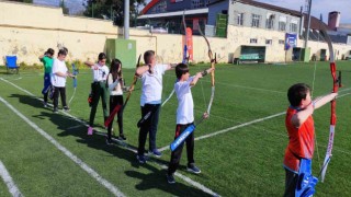 İlk yarışmalarından 9 madalya ile döndüler