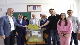 İnegöl Belediye Başkanı Alper Taban oyunu kullandı