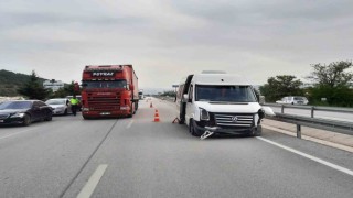 İşçi servisi ile otomobil çarpıştı: 8 yaralı