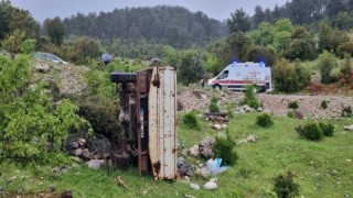 Isparta'da kamyonet şarampole yuvarlandı: 1 ölü, 1 yaralı
