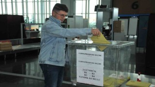 İstanbul Havalimanında 15 binden fazla seçmen oy kullandı