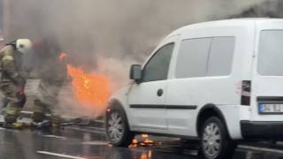 İstanbulda araç alev alev yandı, İBB itfaiyesi müdahale edemedi