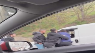 İstanbulda trafikte yumruklu ve sopalı kavga