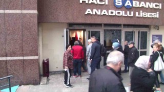 İstanbulda vatandaşlar oy kullanmaya başladı