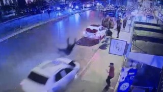 İstanbulun göbeğinde dehşet anları kamerada: Aracını üzerlerine sürüp adamı öldürdü