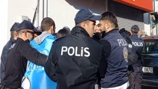İzinsiz olarak Taksime yürümek isteyen gruplara polis müdahalesi
