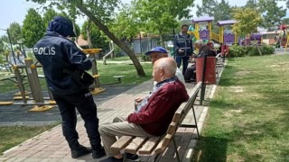 İzmir polisinin okul çevrelerindeki denetimleri sürüyor