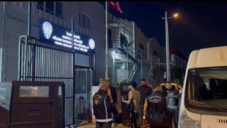 İzmirde göçmen kaçakçılığı operasyonu: 3 tutuklama