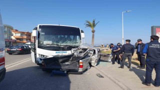 İzmirde midibüs ile pikap çarpıştı: 1 ölü, 6 yaralı