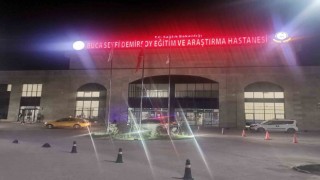 İzmirde parkta bıçaklı kavga: 17 yaşındaki genç öldü