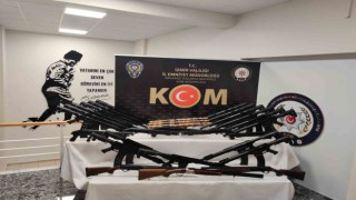 İzmirde ruhsatsız silah ticareti yapan 2 kişi yakalandı