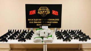 İzmirde silah kaçakçılarının evinde 13 kilo uyuşturucu ele geçirildi