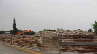 İzmirin 40 yıllık Pisa Kuleleri yıkıldı