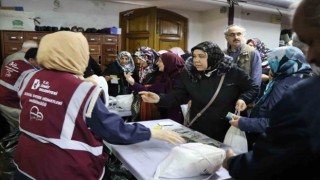 İzmit Belediyesi hacı adaylarını hediyelerle uğurladı