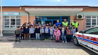 Jandarma ekipleri minikleri bilgilendirmeye devam ediyor