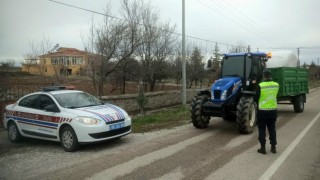 Jandarma ekipleri traktörleri sıkı denetime aldı