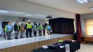 Jandarma timleri okullarda eğitim verdi
