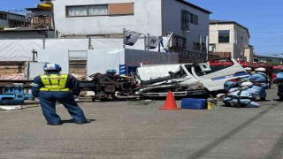 Japonyada vinç araçların üzerine devrildi: 1 ölü, 1 yaralı