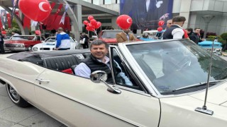Kadıköyde 19 Mayıs klasik otomobiller eşliğinde kutlandı