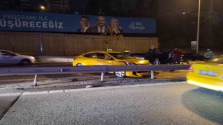 Kadıköyde E-5i kilitleyen zincirleme kaza: 2 yaralı