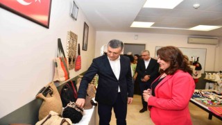 Kadınların ürettiği el emeği ürünler sergilendi