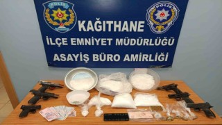 Kağıthanede uyuşturucu satan iki şüpheli yakalandı