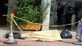Kaldırım üzerinde cansız bedeni bulundu, üzerine yorgan örttüler