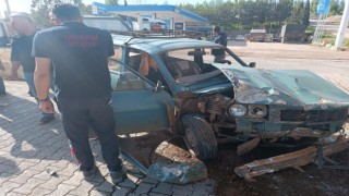 Kamyon ile otomobil çarpıştı: 2 yaralı