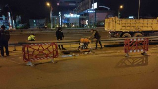 Kanalizasyondan kaynaklanan su birikintisi asfaltı çökertti