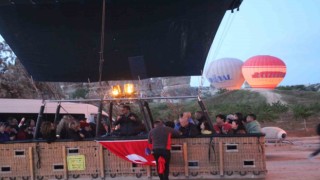 Kapadokyada balonlar Türk Bayrakları ile havalandı