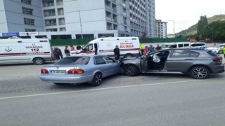 Karabükte iki otomobil çarpıştı: 2si çocuk 5 yaralı