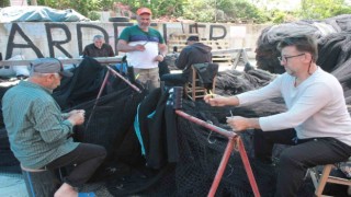 Karadenizli balıkçılar ağ bakım mesaisinde