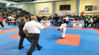 Karate Şampiyonasında skandal hakem kararı