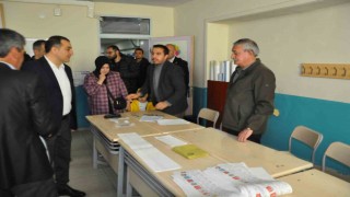 Kars Valisi Türker Öksüz, oyunu kullandı