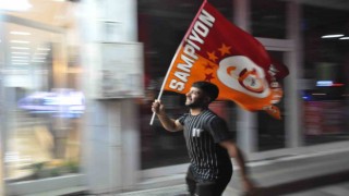 Karsta Galatasaraylılar sokaklara döküldü