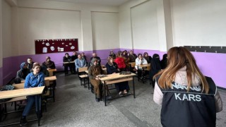 Karsta narkotik ekipleri anne ve anne adaylarını bilgilendirdi